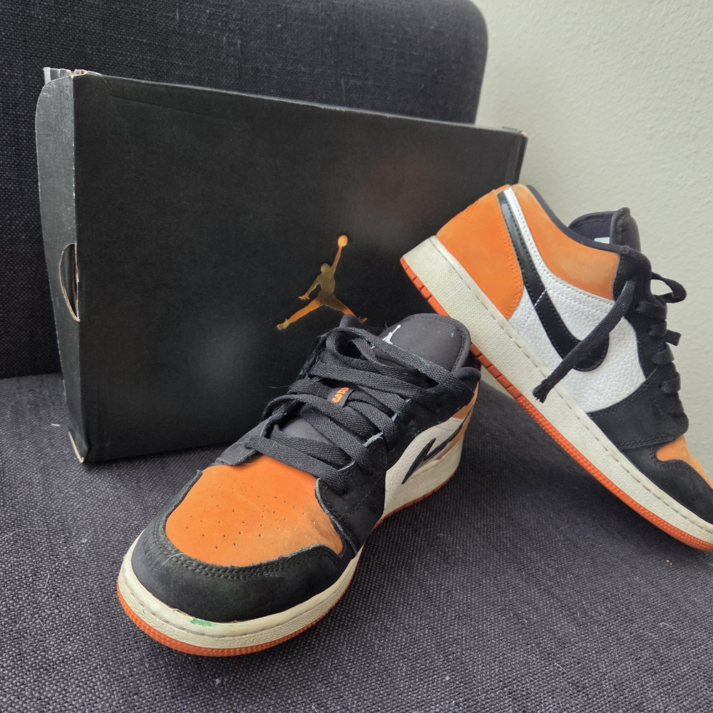 Jordan Men's Black and Orange Sneakers